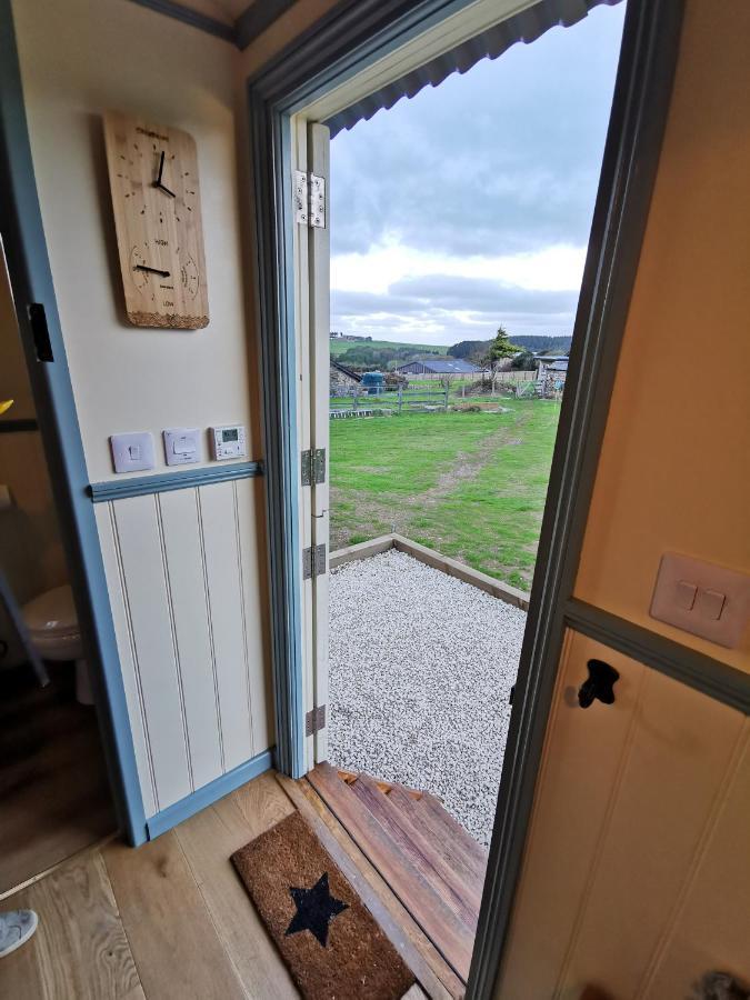 Toms Hut And Robins Rest Shepherd Huts Near Wadebridge Eksteriør bilde