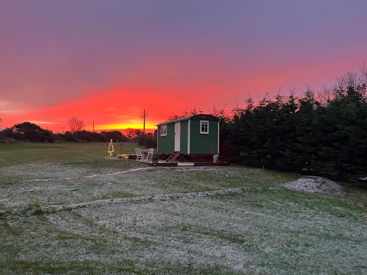 Toms Hut And Robins Rest Shepherd Huts Near Wadebridge Eksteriør bilde