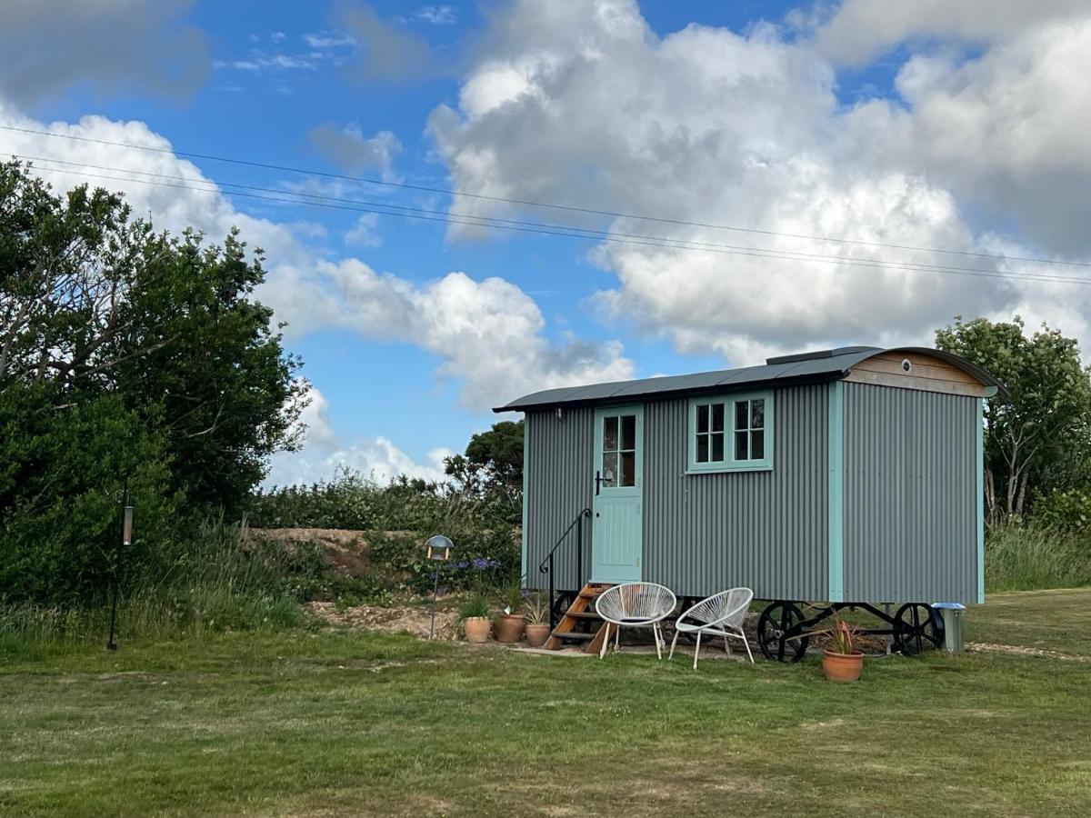 Toms Hut And Robins Rest Shepherd Huts Near Wadebridge Eksteriør bilde