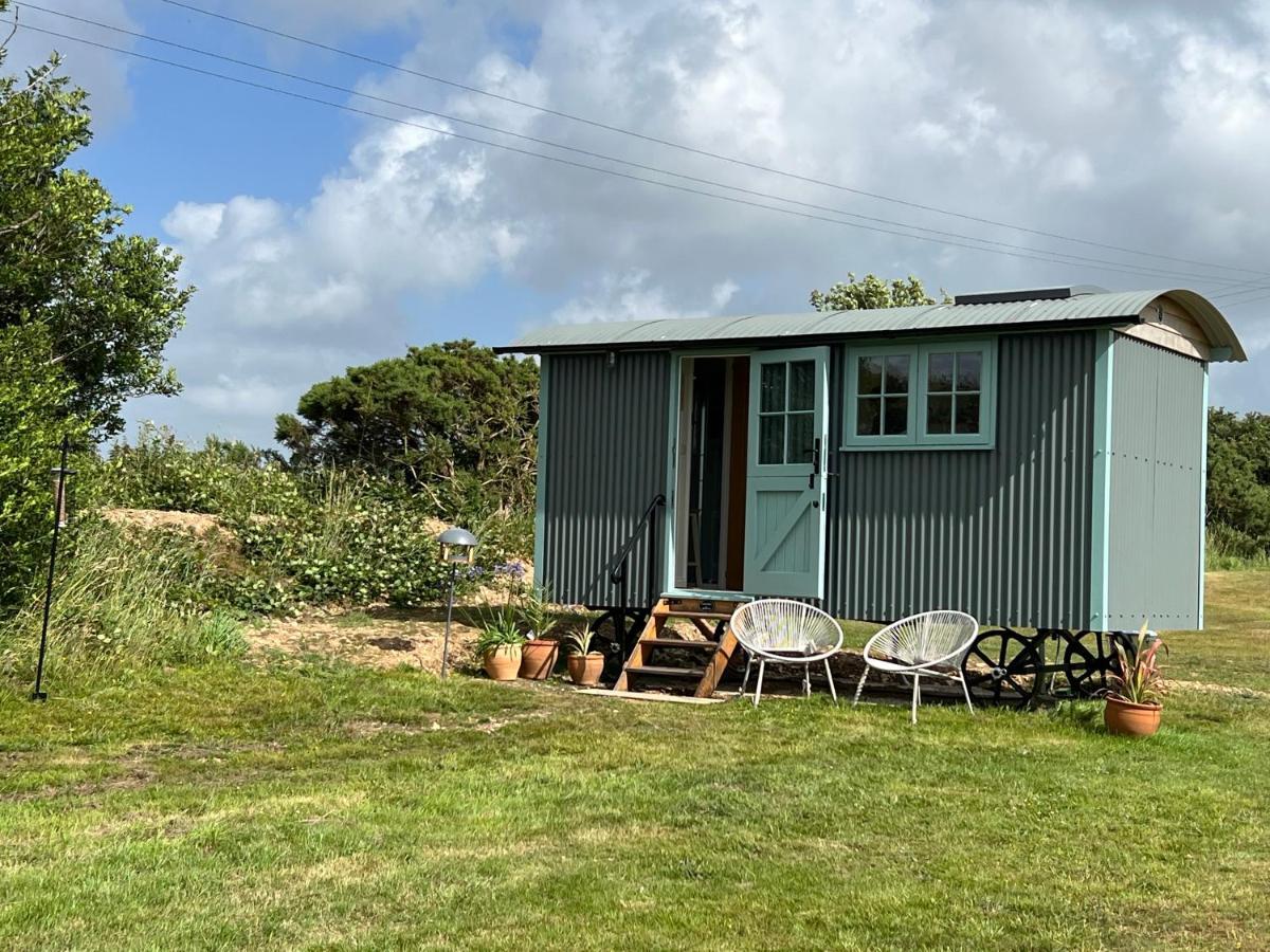 Toms Hut And Robins Rest Shepherd Huts Near Wadebridge Eksteriør bilde