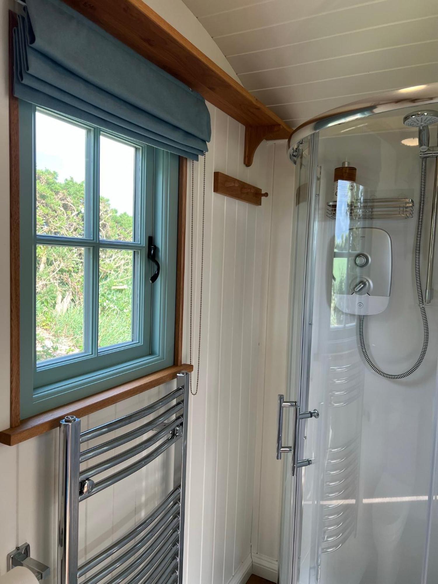 Toms Hut And Robins Rest Shepherd Huts Near Wadebridge Eksteriør bilde