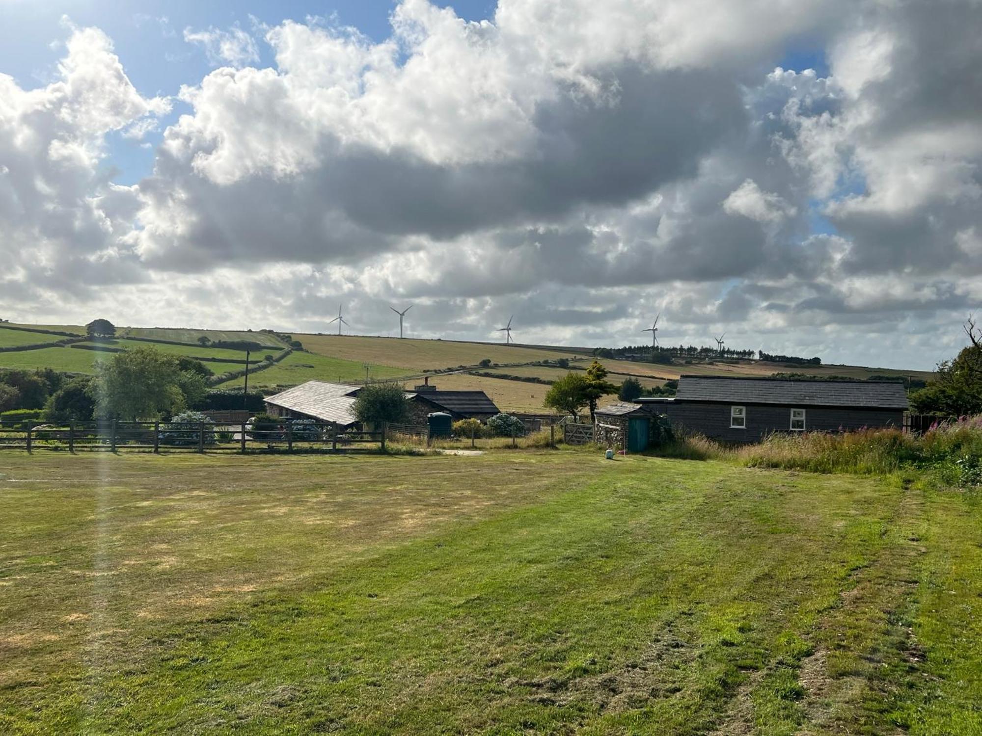 Toms Hut And Robins Rest Shepherd Huts Near Wadebridge Eksteriør bilde